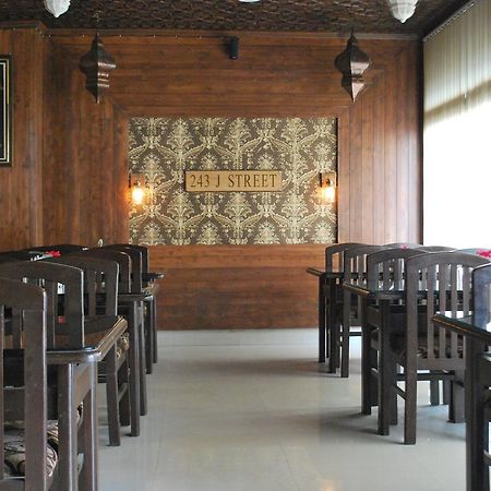 凯萨酒店 Srīnagar 外观 照片