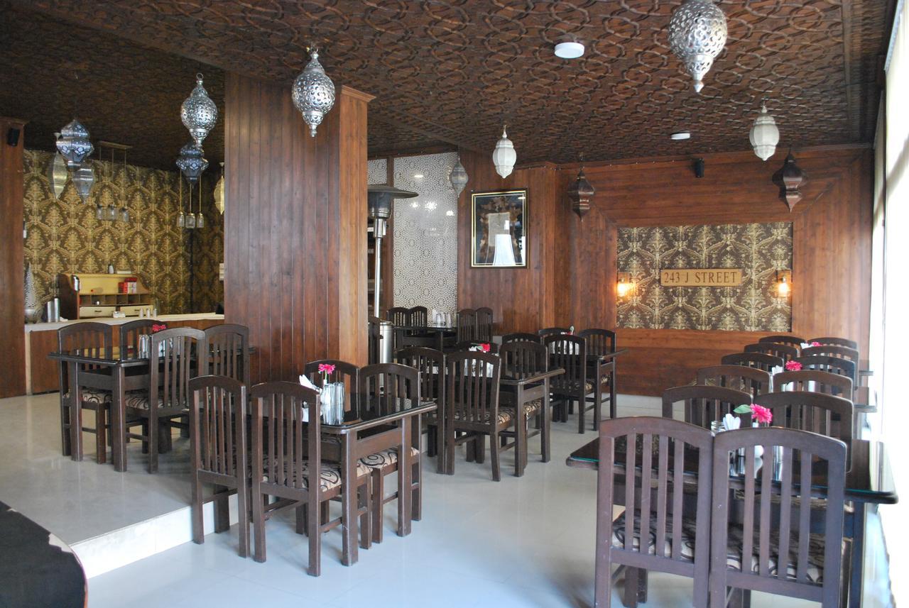 凯萨酒店 Srīnagar 外观 照片