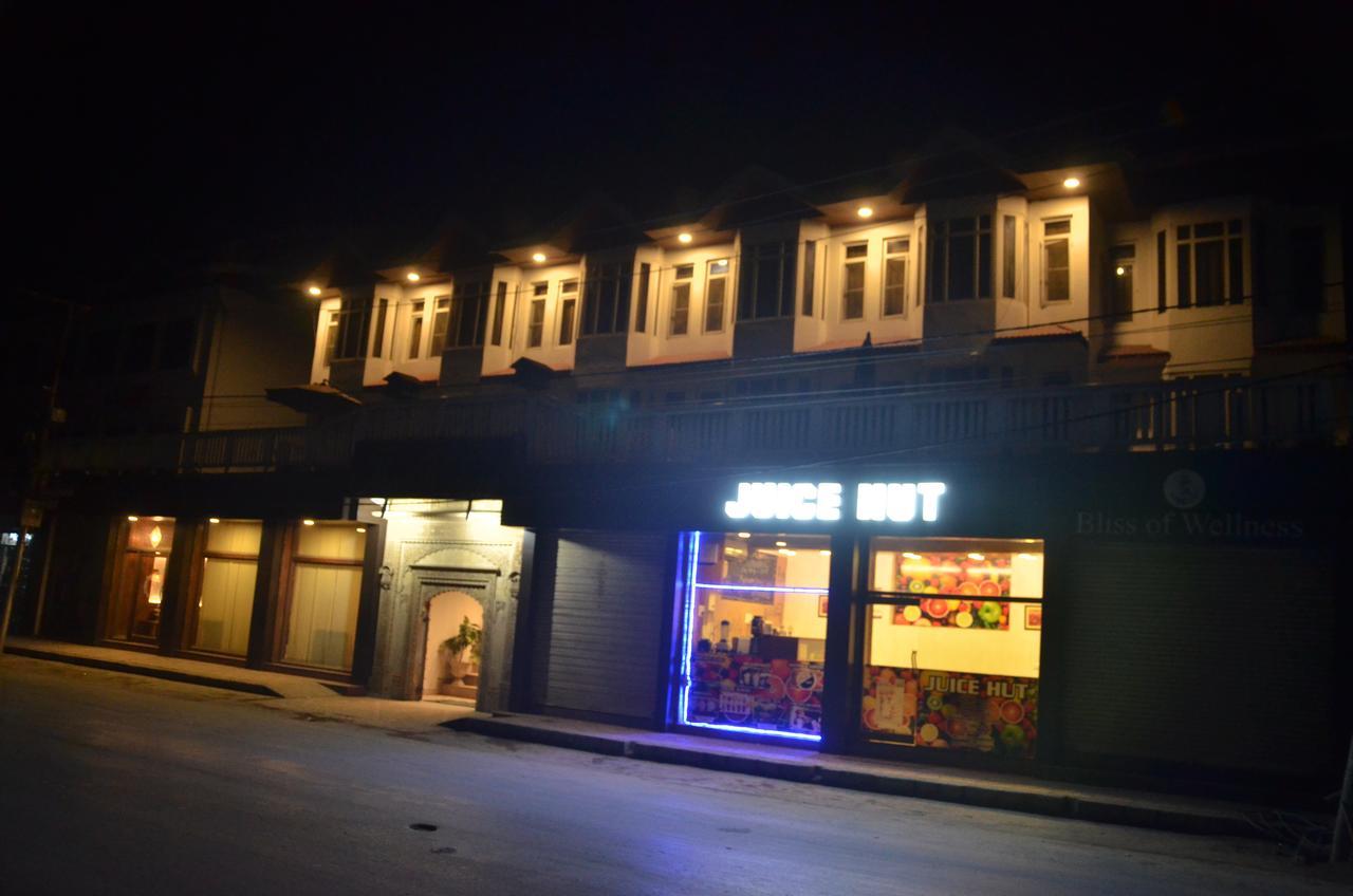 凯萨酒店 Srīnagar 外观 照片
