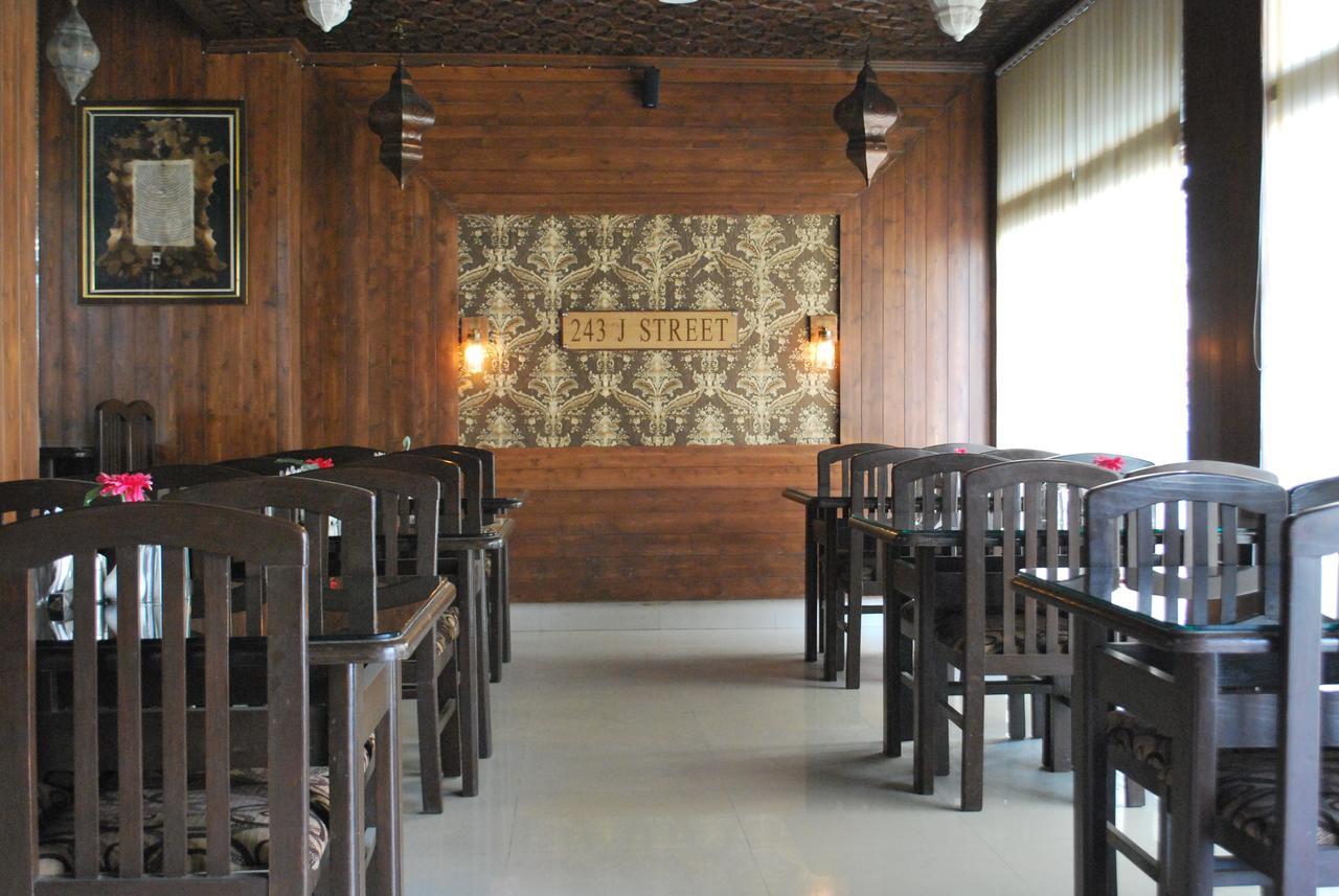 凯萨酒店 Srīnagar 外观 照片