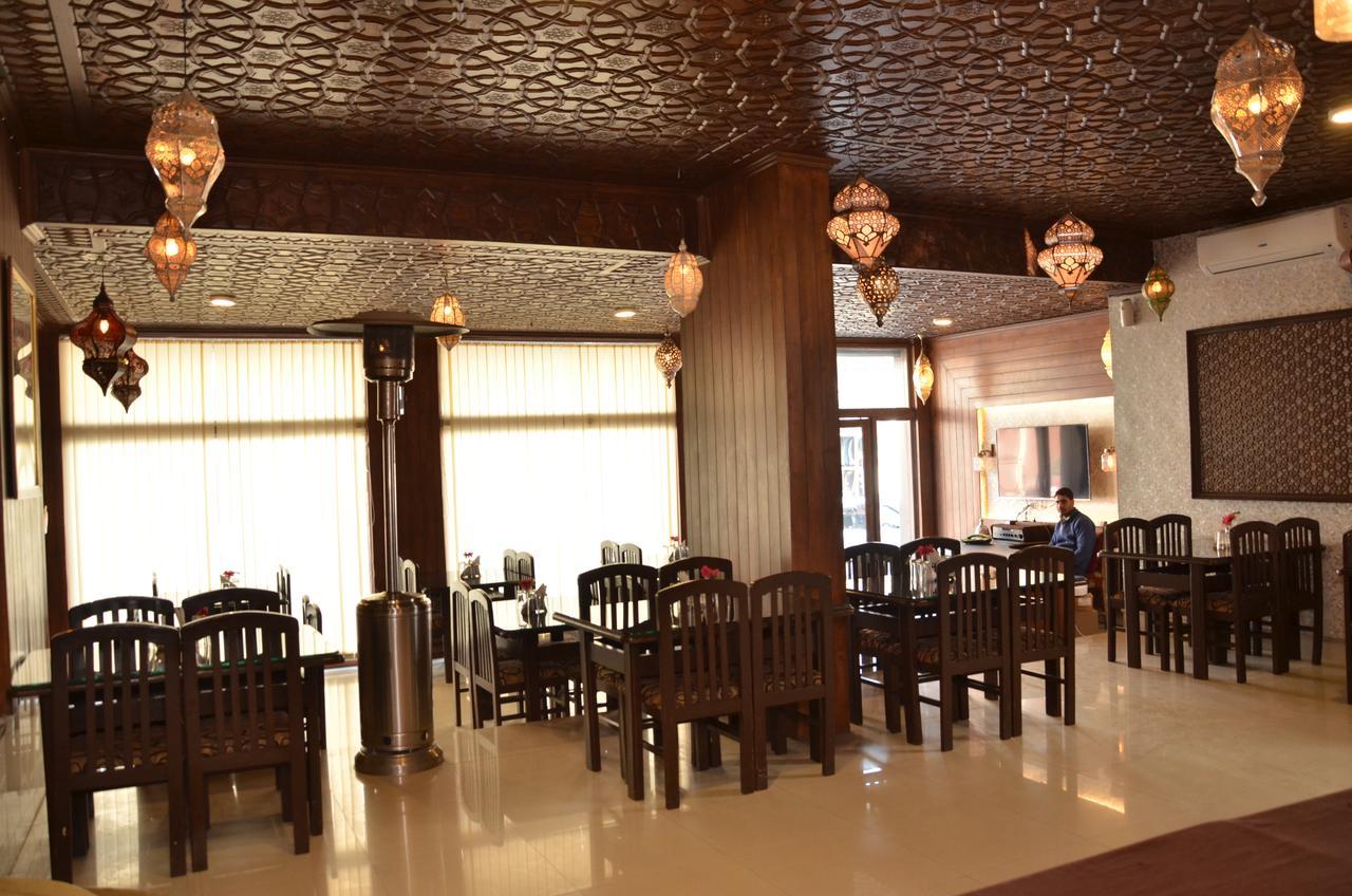 凯萨酒店 Srīnagar 外观 照片