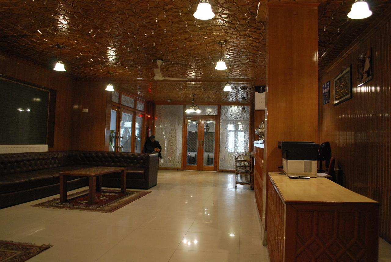 凯萨酒店 Srīnagar 外观 照片