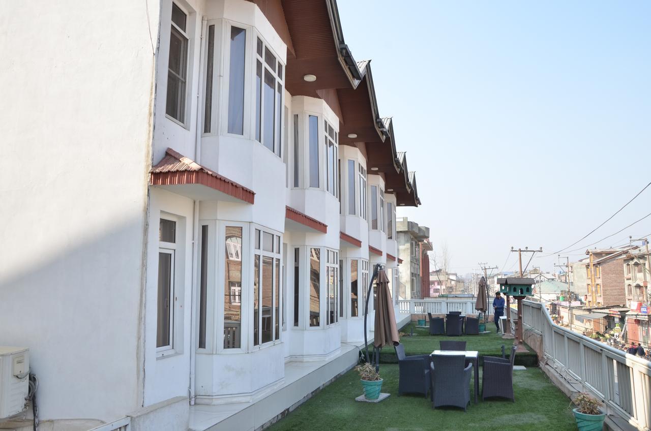 凯萨酒店 Srīnagar 外观 照片
